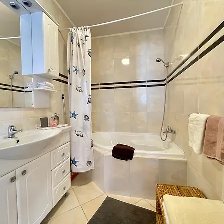 Kastelo Teraso Park Apartment With 25M Private Groundfloor Terrace Lejlighed Zalacsány