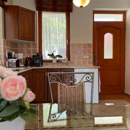 Kastelo Teraso Park Apartment With 25M Private Groundfloor Terrace Zalacsány